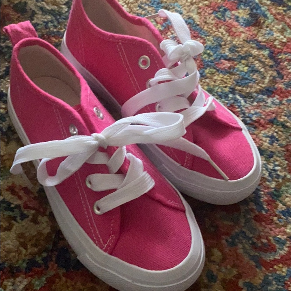 PINK SHOES